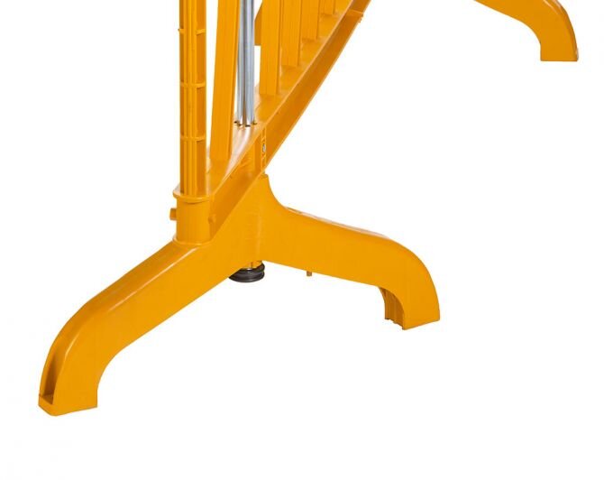 Foto Gallery Foto da varie angolazioni delle nostre transenne in plastica di colore giallo/arancio. Leggerezza e manegevolezza sono le caratteristiche principali di questo prodotto.